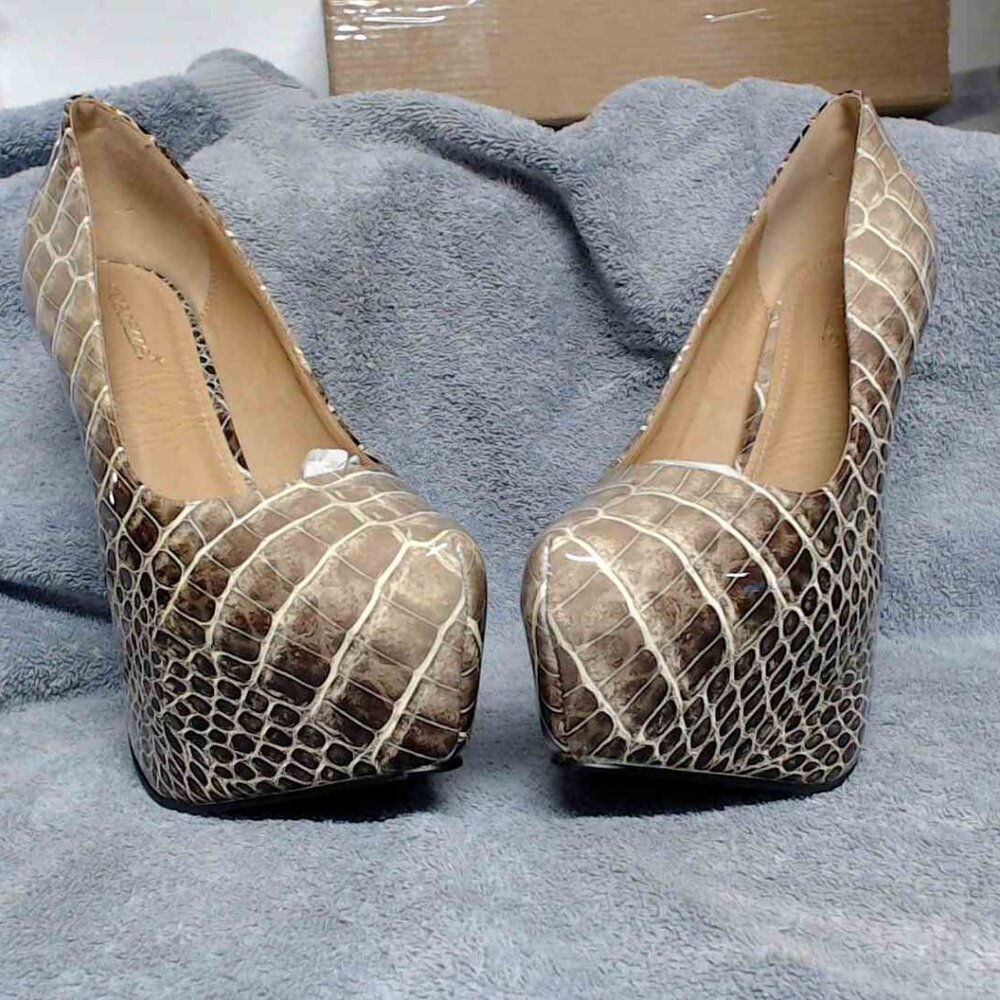 Shoedazzle TICHINA - Platform Heels.  6.5 inch heel.  Size 10